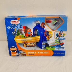 Thomas and Friends Minis Boost and Blast Stunt set NIB